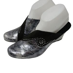 HELLE COMFORT CLOGS. SIZE 9.5".